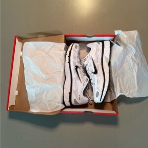 Nike P 6000 White/Black-Metallic Silver Shoes, Men’s 10, Womens 11.5 Brand New!